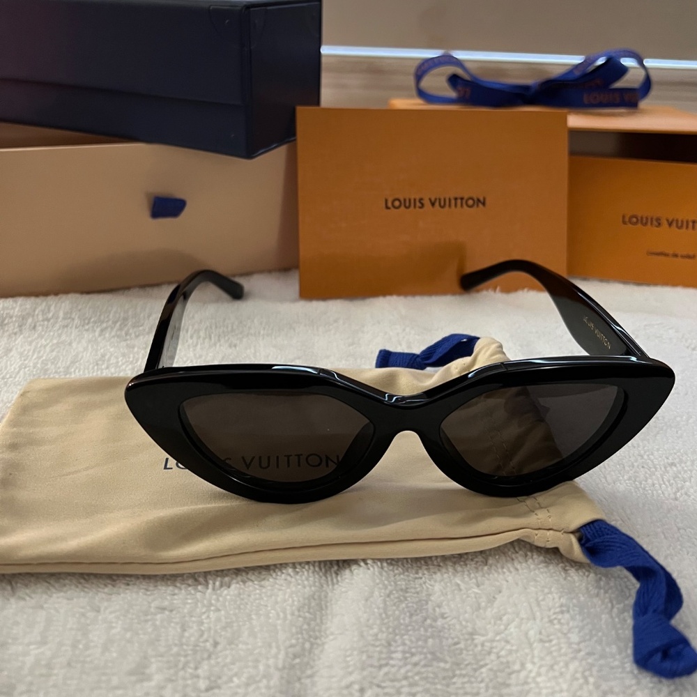 Louis Vuitton Cat Eye Sunglasses Black - Authentic - Picture 7 of 16